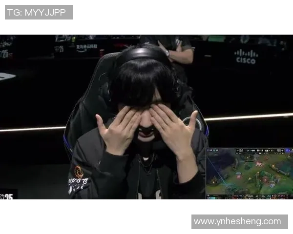 GEN战队强势碾压HLE成功晋级四强小花生微笑告别赛场感动全场